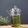 Teiera moderna in vetro con foglia di tè e caffè